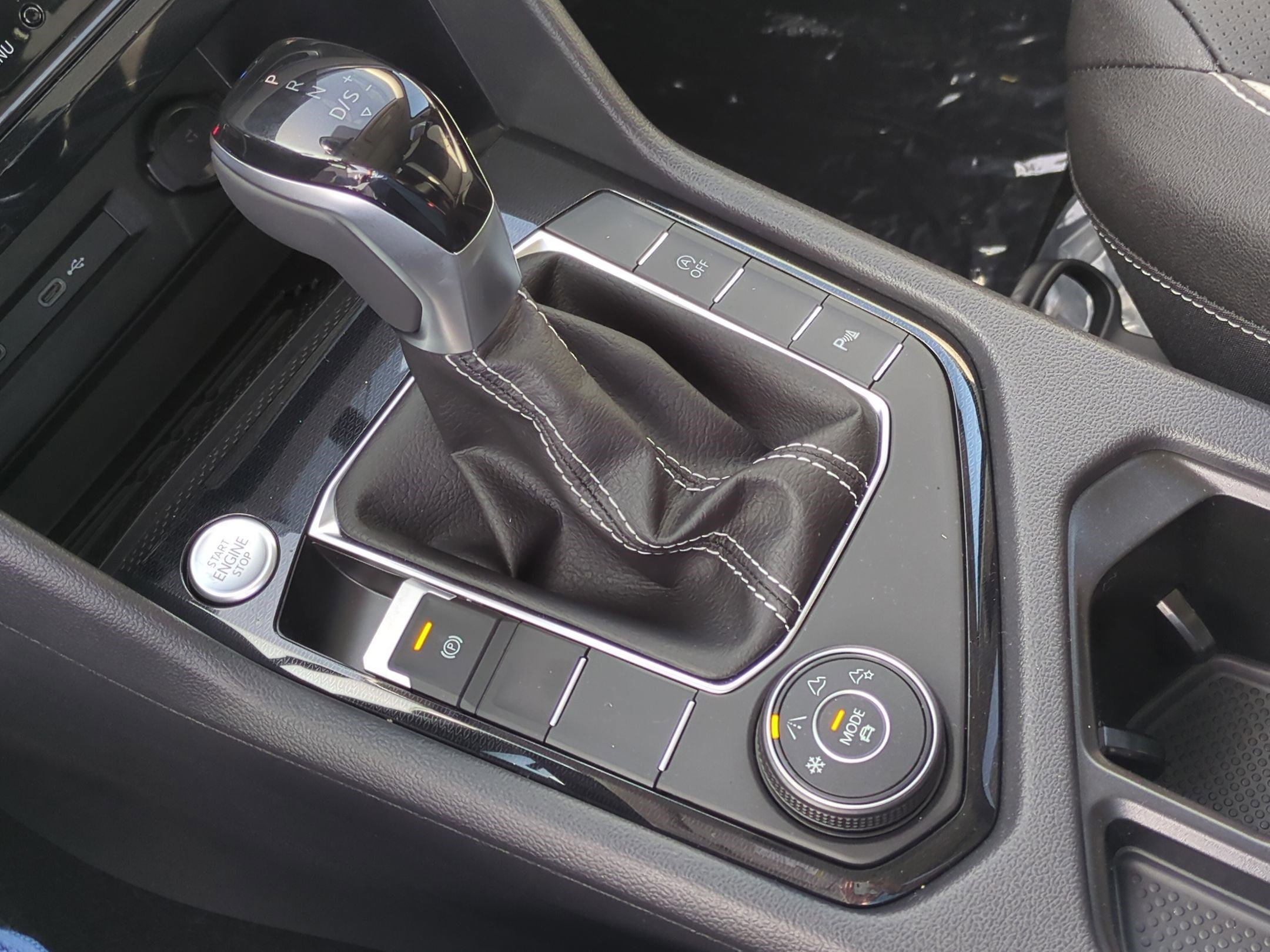 2025 Volkswagen Taos SEL - Photo 13