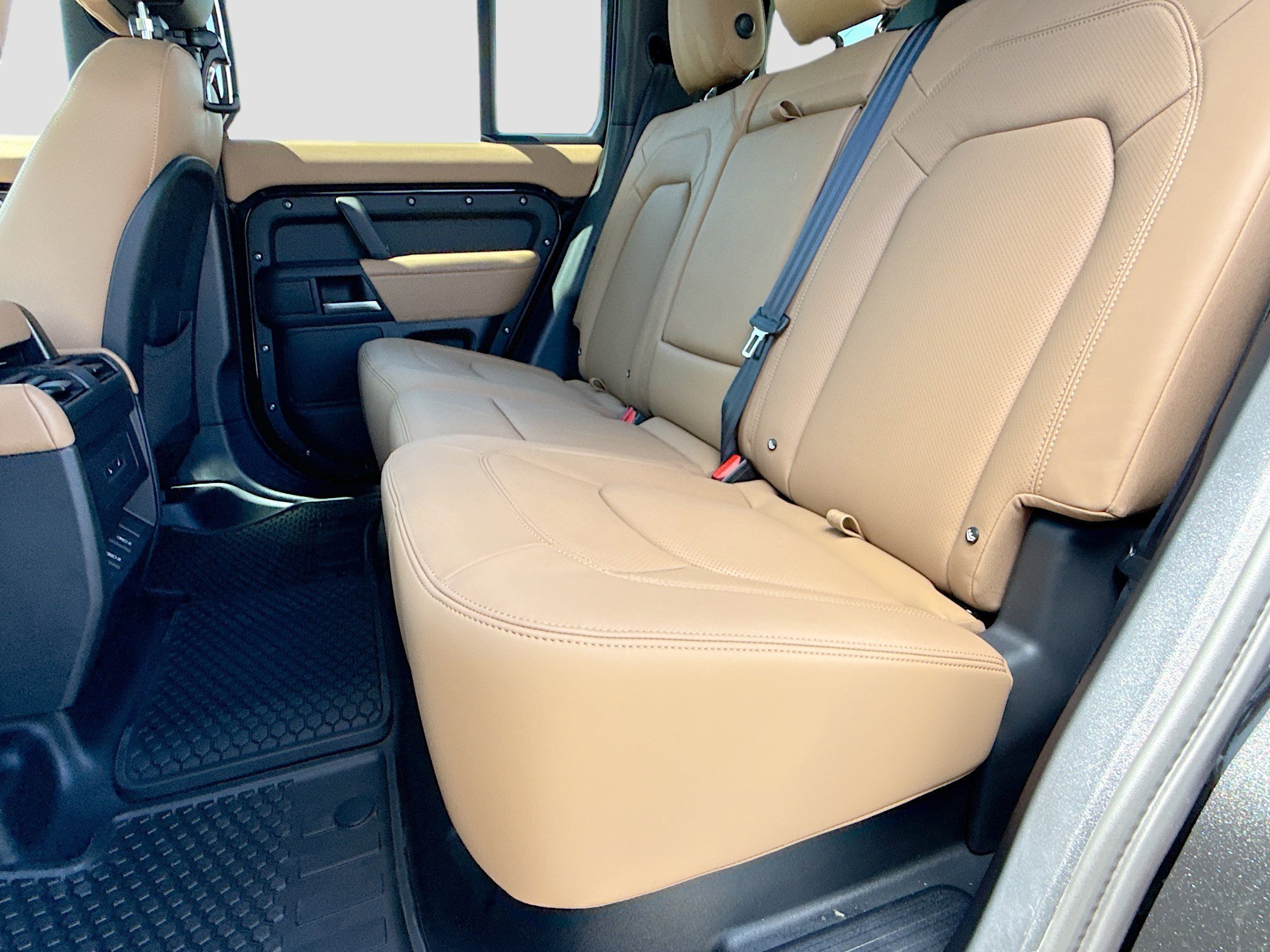 New 2026 Santorini Black Land Rover X-Dynamic SE image 21