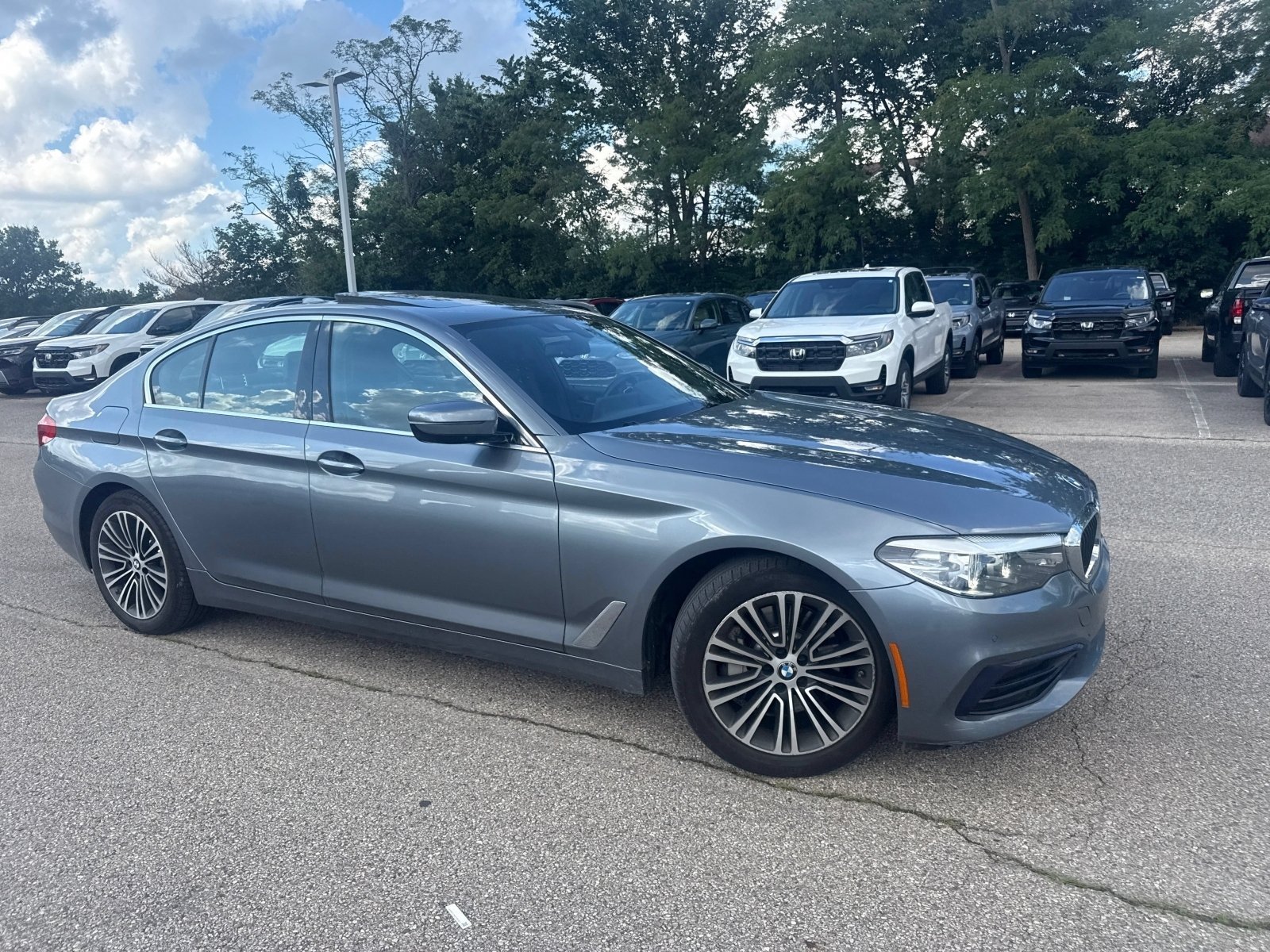 Used 2019 Bluestone Metallic BMW 530i xDrive image 25