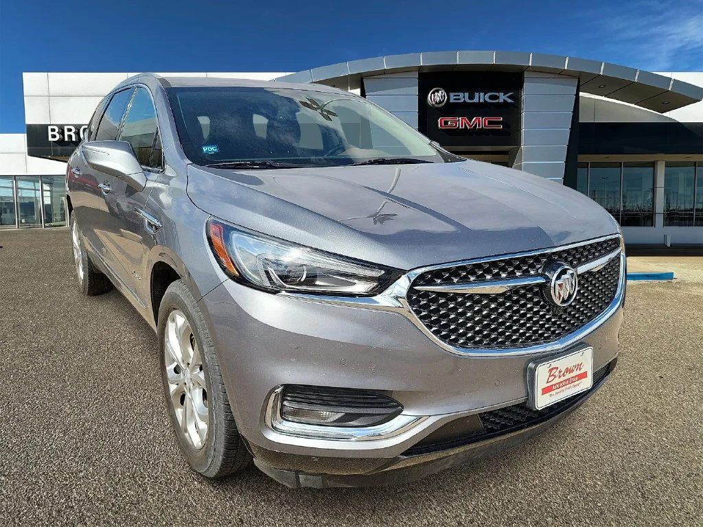 Used 2018 Includes Pitch Dark Night lower exterior accent color. Buick Avenir image 1
