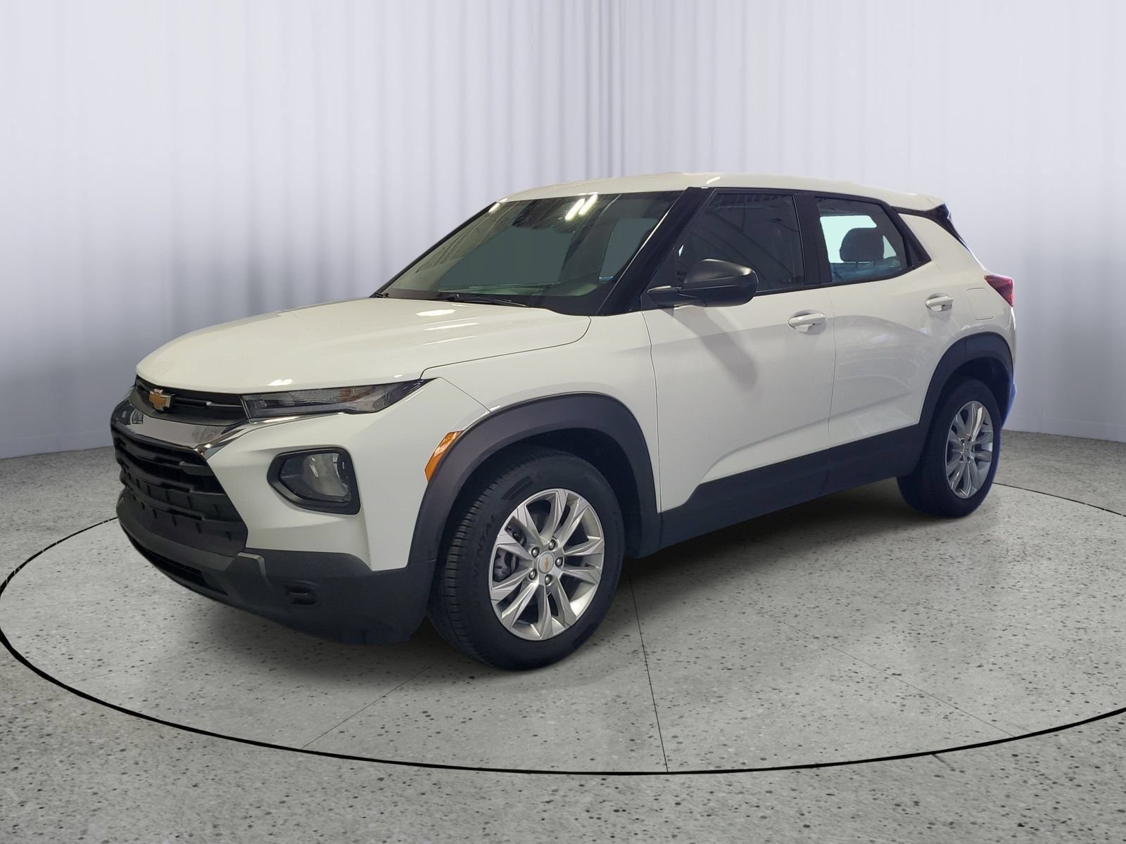 Used 2022 White Chevrolet LS image 2