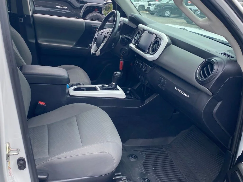 Used 2020 White Toyota SR5 image 18