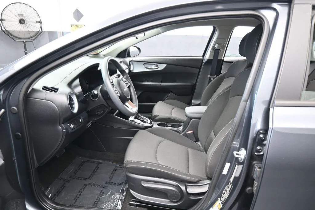 Used 2024 Gravity Gray Kia LXS image 10