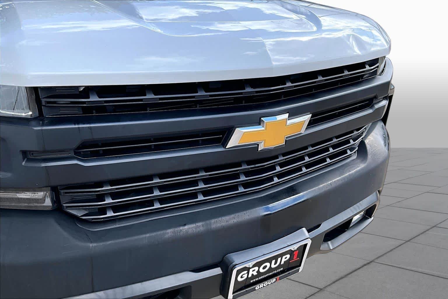Used 2021 Iridescent Pearl Tricoat Chevrolet LT image 28