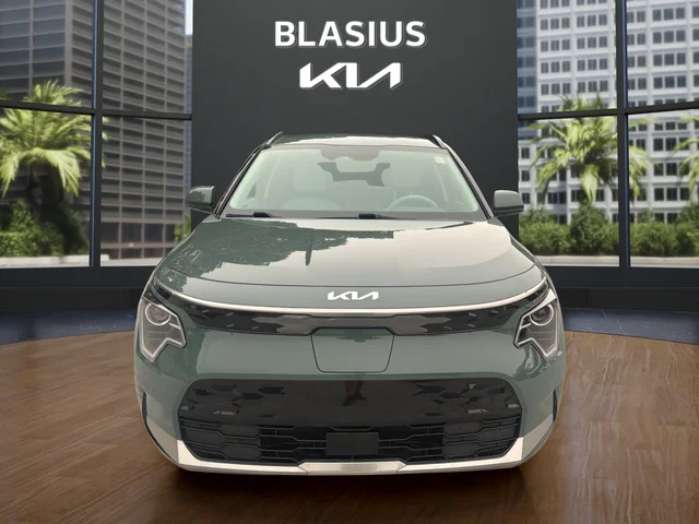 Used 2023 Green Kia Wind image 8