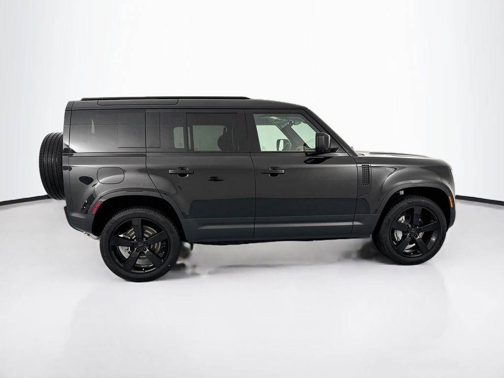New 2026 Santorini Black Land Rover S image 4