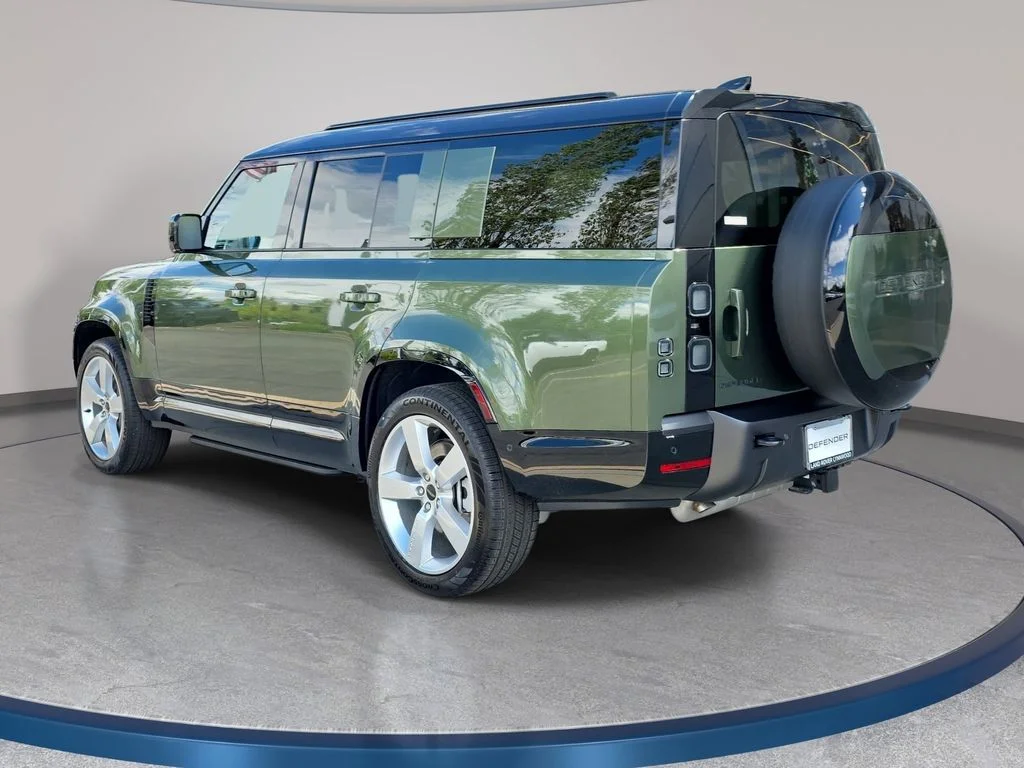 New 2026 Woolstone Green LAND ROVER X-Dynamic SE image 3