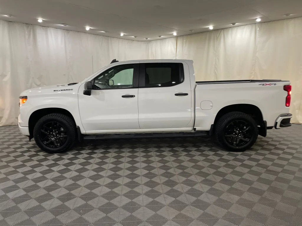 Used 2024 Summit White Chevrolet Custom image 9