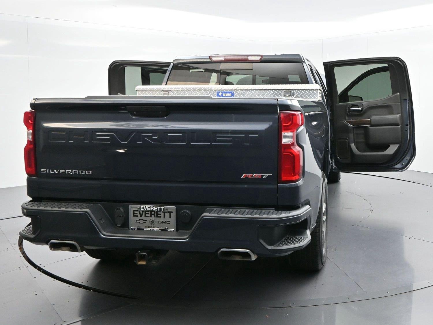 Used 2021 SHADOW GRAY METALLIC Chevrolet RST image 41