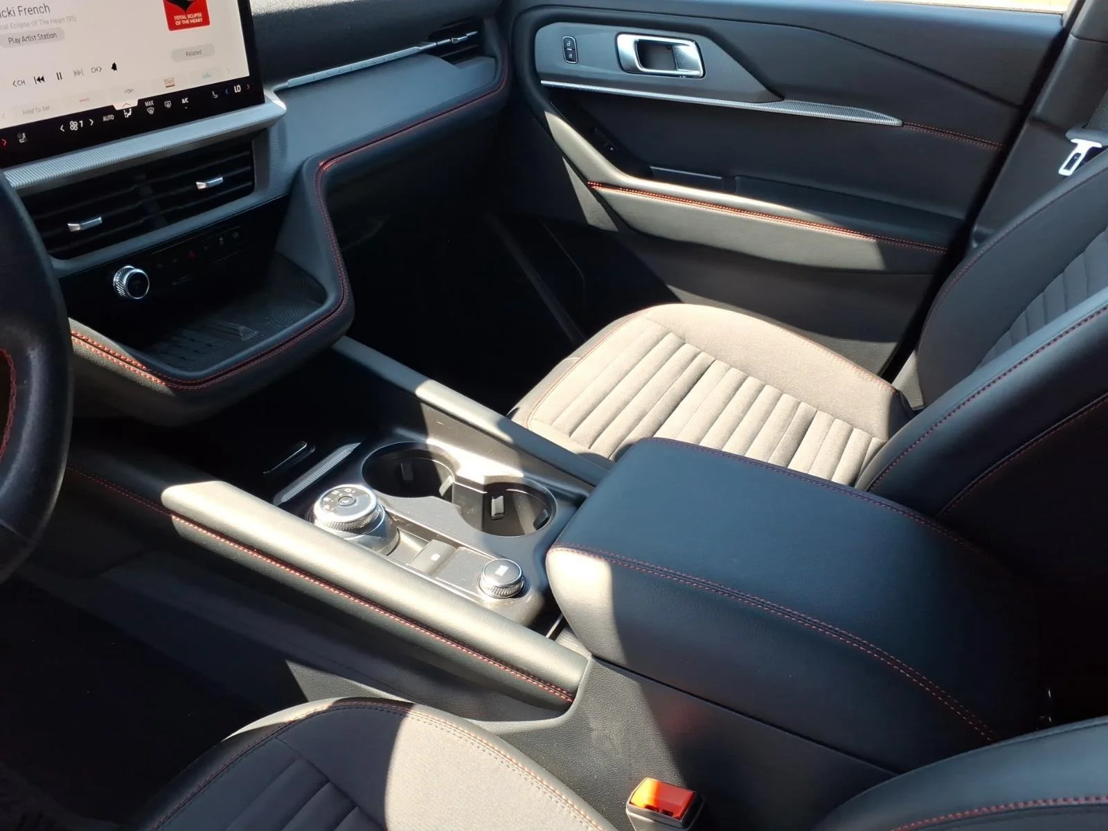 Used 2025 Agate Black Metallic Ford ST-Line image 22
