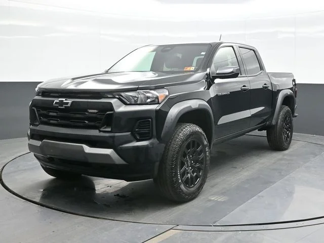 2025 Chevrolet Colorado 4WD Trail Boss Crew Cab Short Box's photo