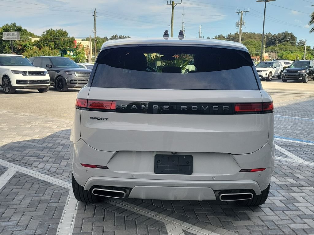 Certified Used 2025 Borasco Grey Metallic Land Rover Dynamic SE image 4