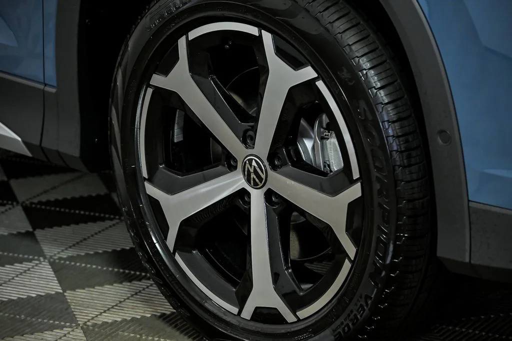 New 2026 Blue Volkswagen 2.0T SE image 3