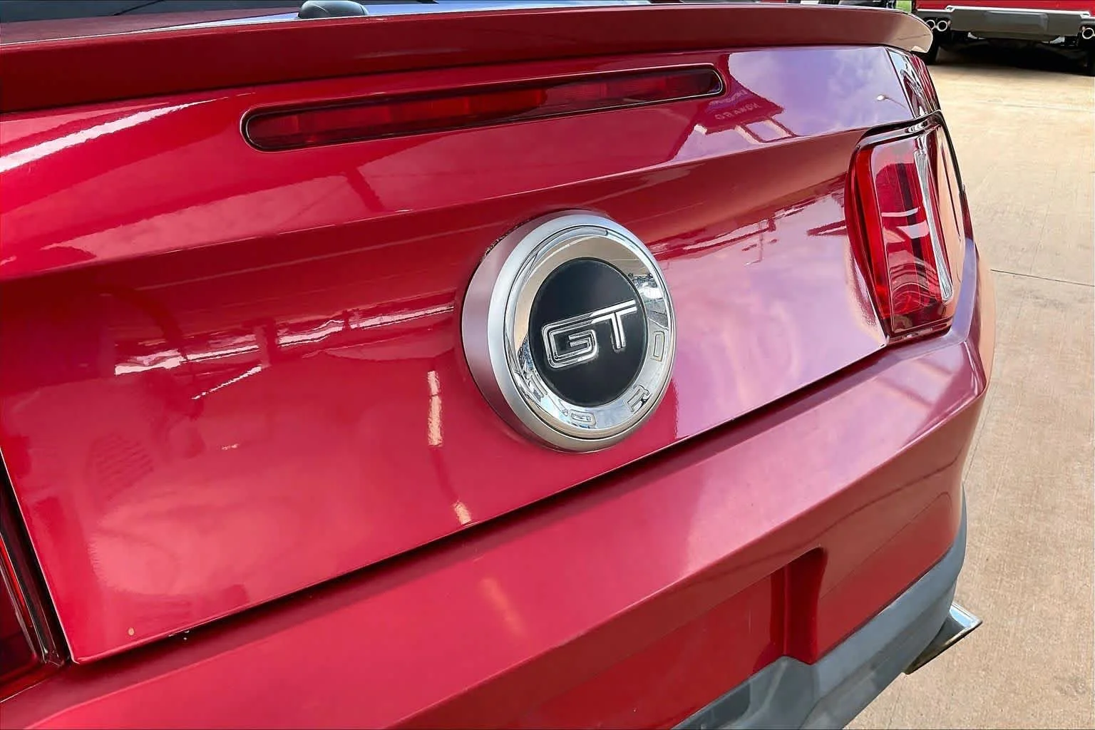 Used 2011 Red Candy Metallic Tinted Clearcoat Ford GT Premium image 25
