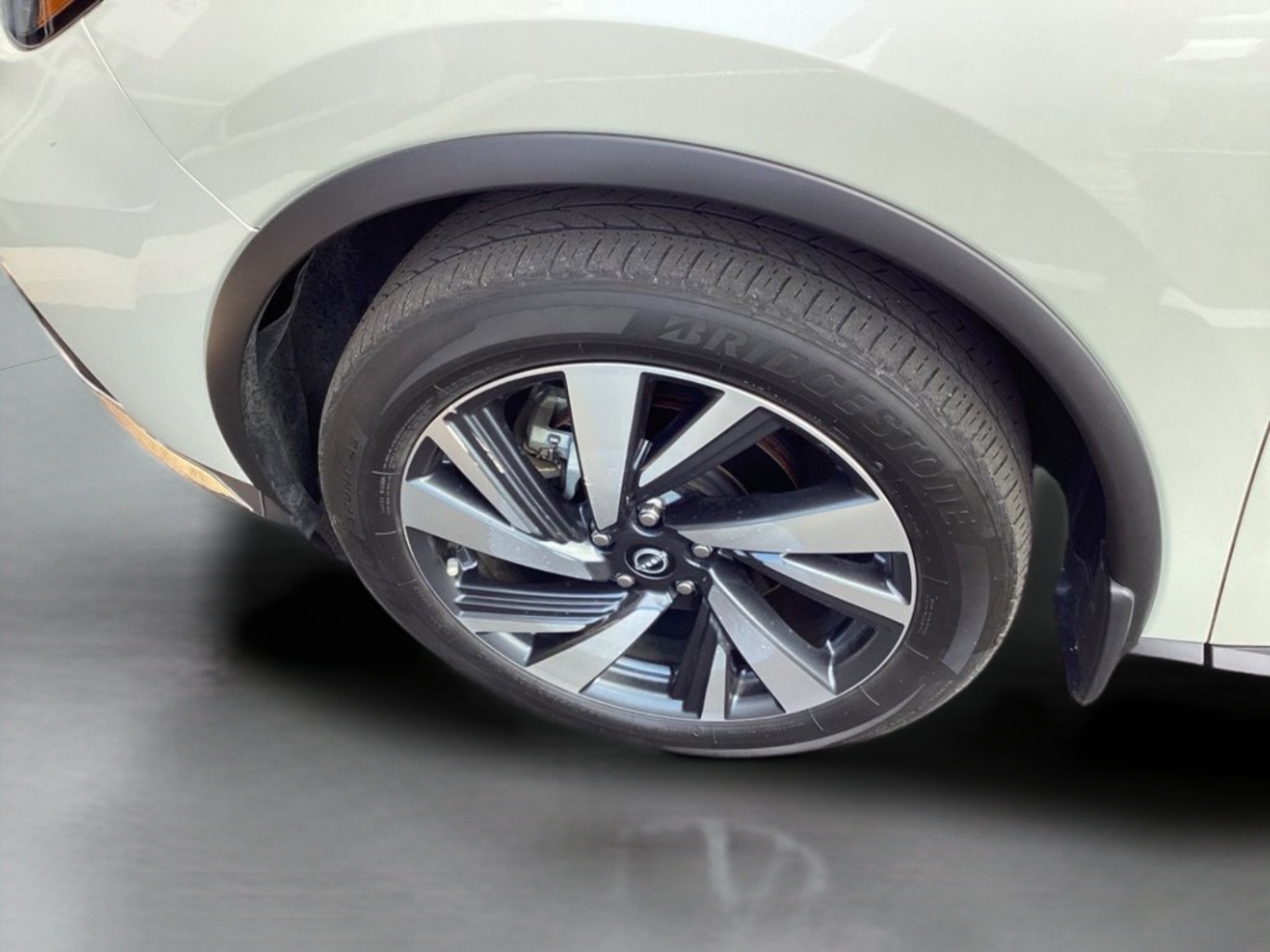 Used 2024 White Nissan SL image 21
