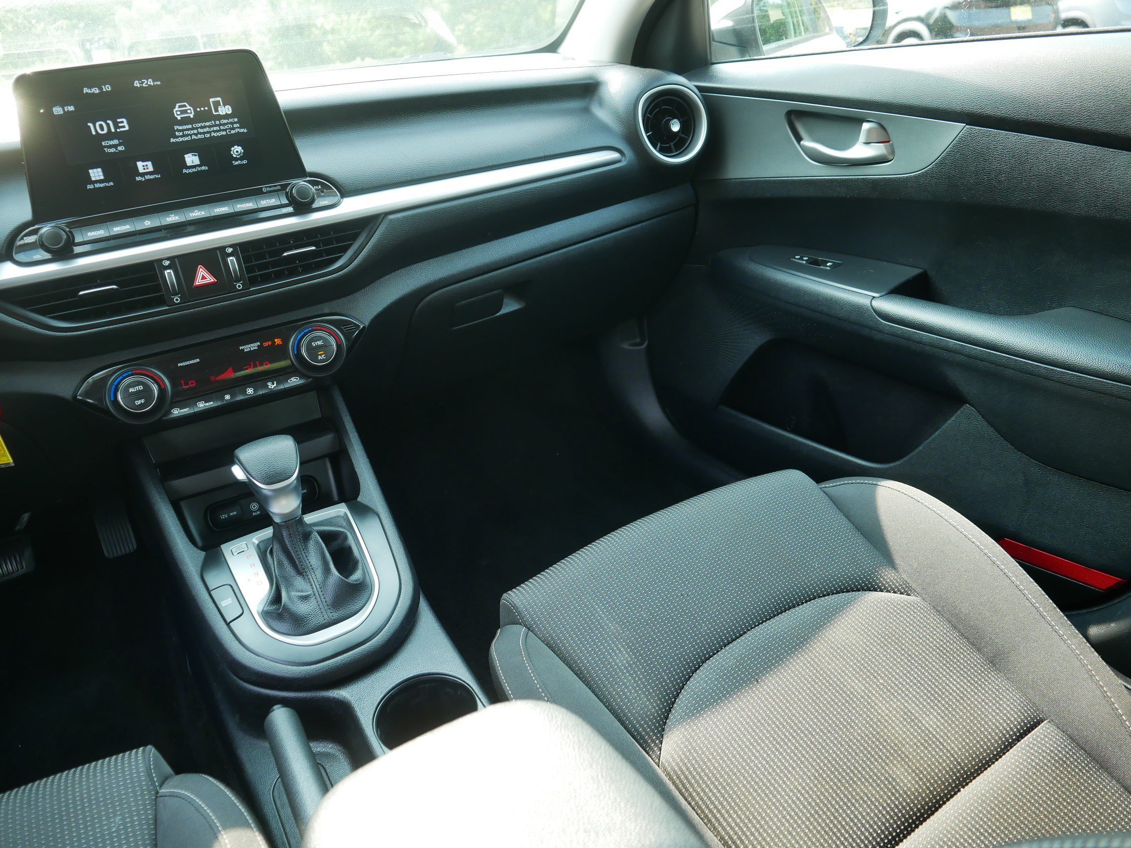 Used 2019 Clear White Kia LXS image 11
