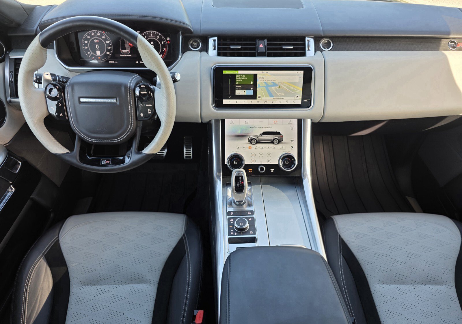 Used 2021 Santorini Black Metallic Land Rover SVR image 4