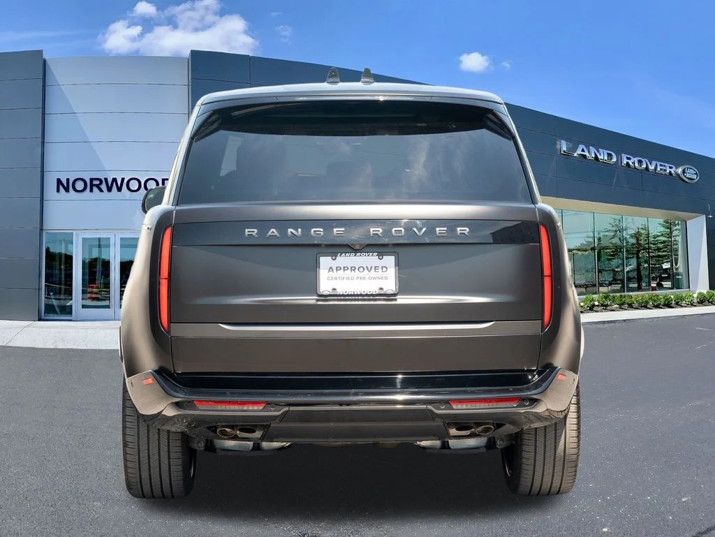 Certified Used 2025 Black Land Rover SE image 5
