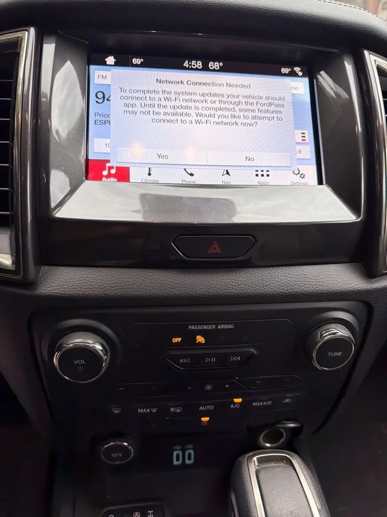 Used 2019 White Ford Lariat image 15