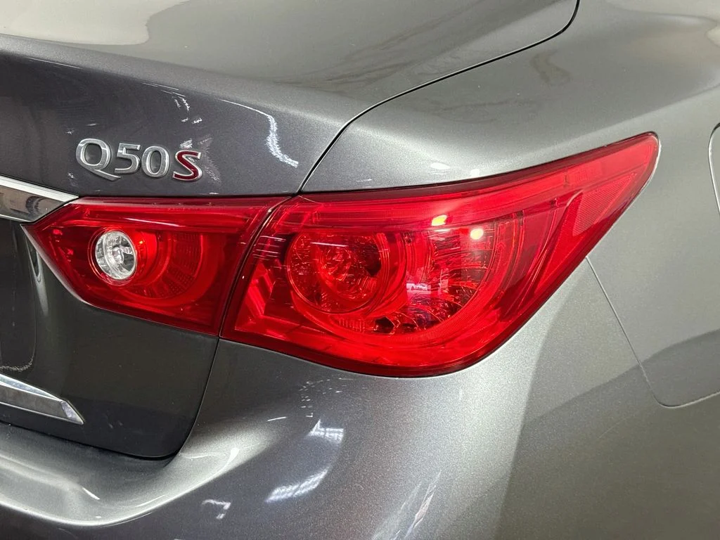 Used 2015 Gray INFINITI Sport image 34