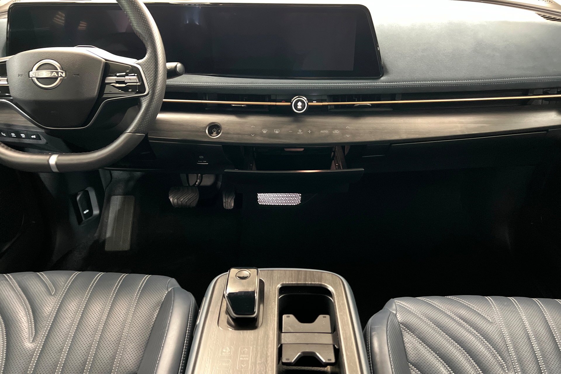 2023 Nissan Ariya Platinum+ - Photo 14