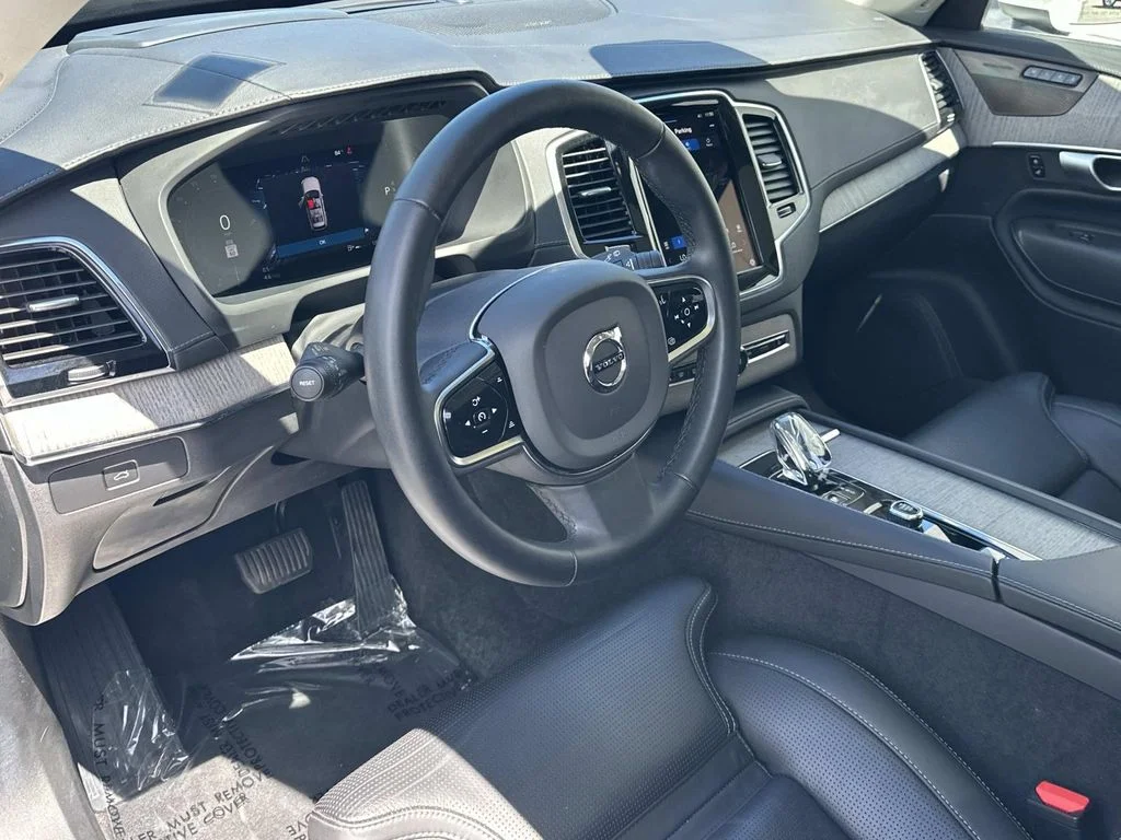 Used 2023  Volvo Ultimate image 2