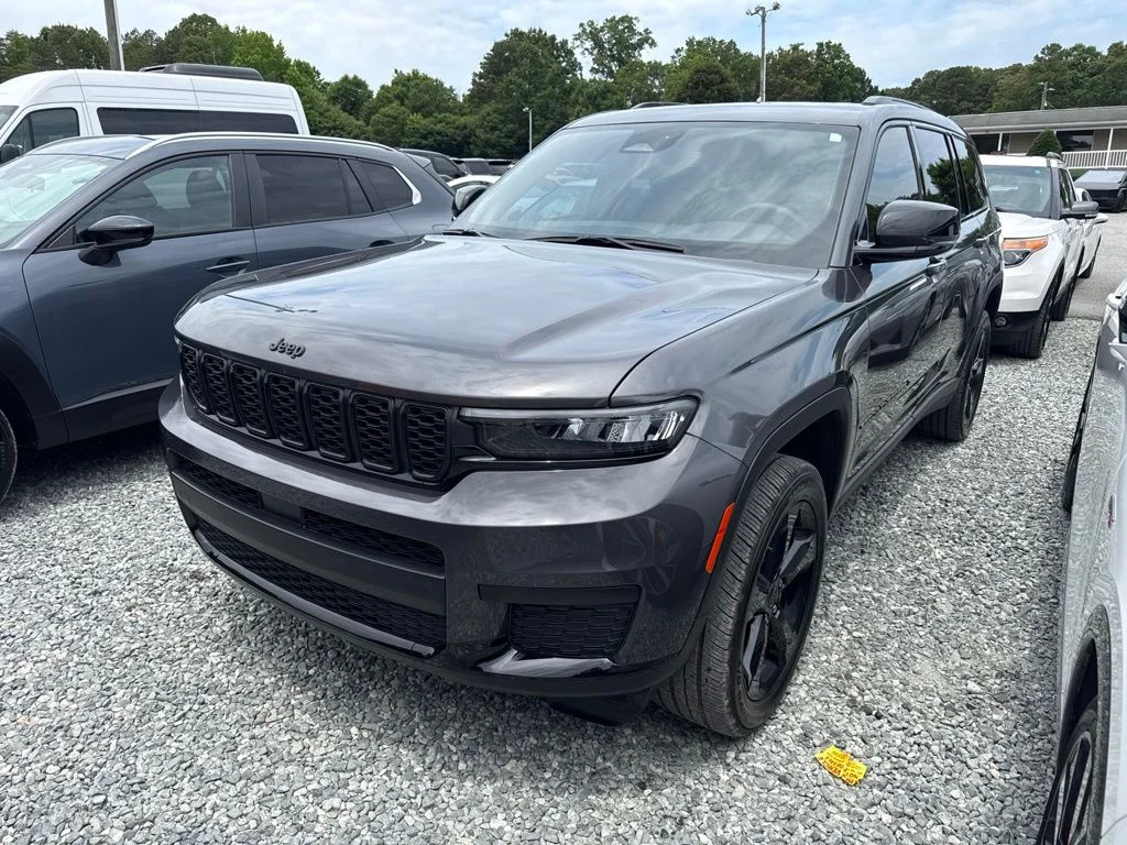 Used 2024 Gray Jeep Altitude X image 1