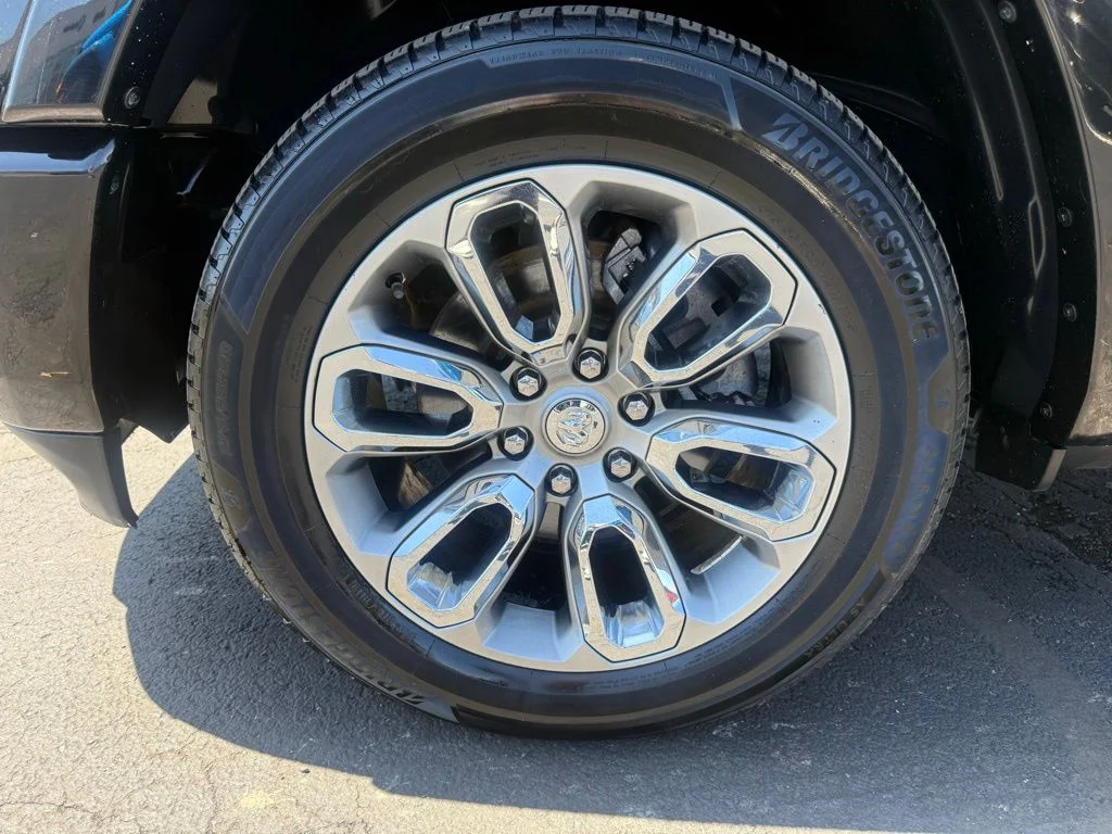 Certified Used 2019 Black Ram Laramie image 9