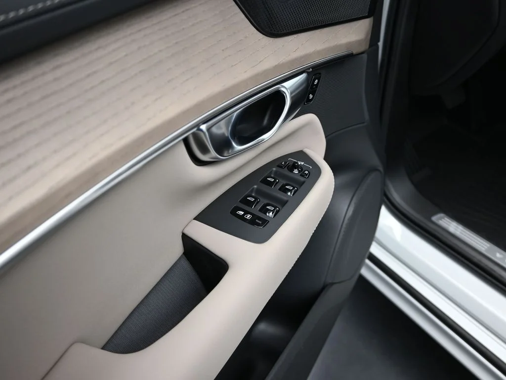 Used 2026 Crystal White Volvo Plus image 9
