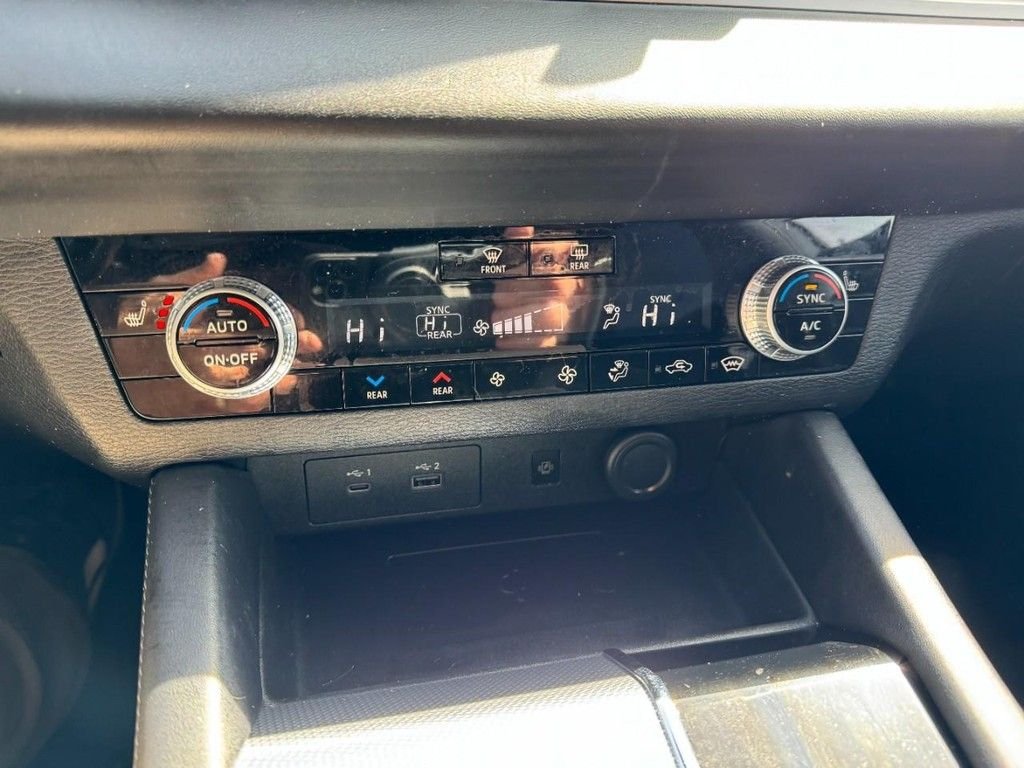 Used 2022  Mitsubishi SEL image 19