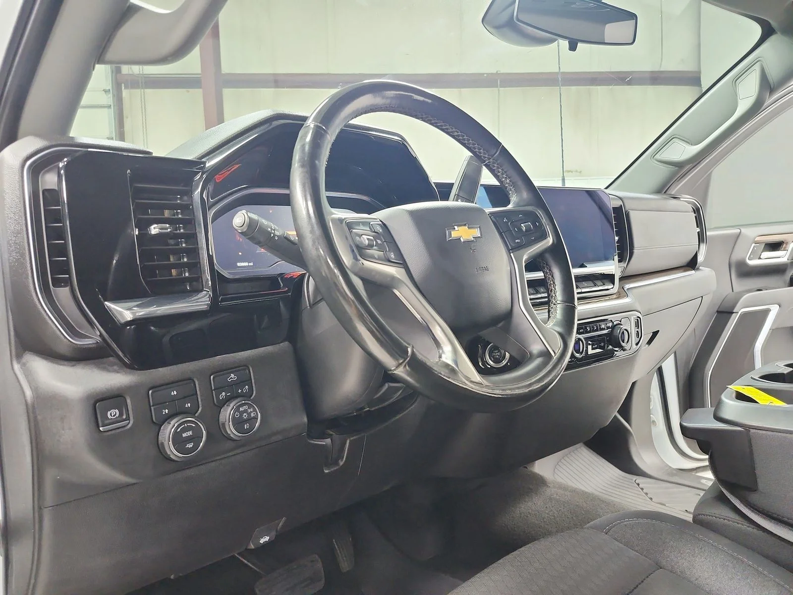 Used 2024 White Chevrolet LT image 18