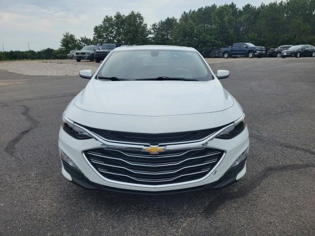 Used 2022 White Chevrolet LT image 2