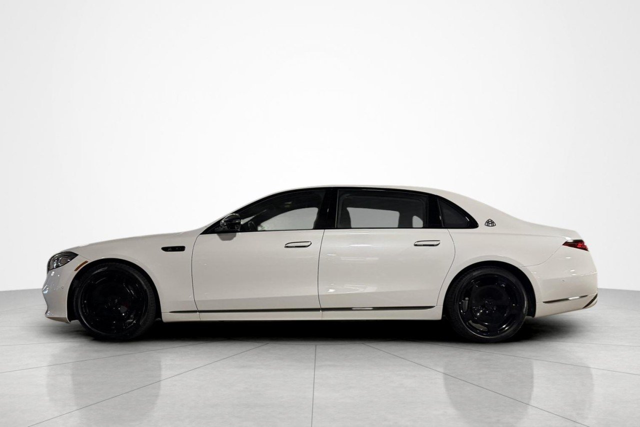 New 2027 MANUFAKTUR Moonlight White Metallic Mercedes-Benz Maybach S 580 4MATIC® Sedan image 2