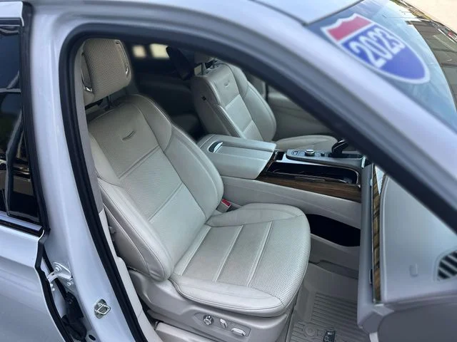 Used 2023 White Cadillac Sport Platinum image 28