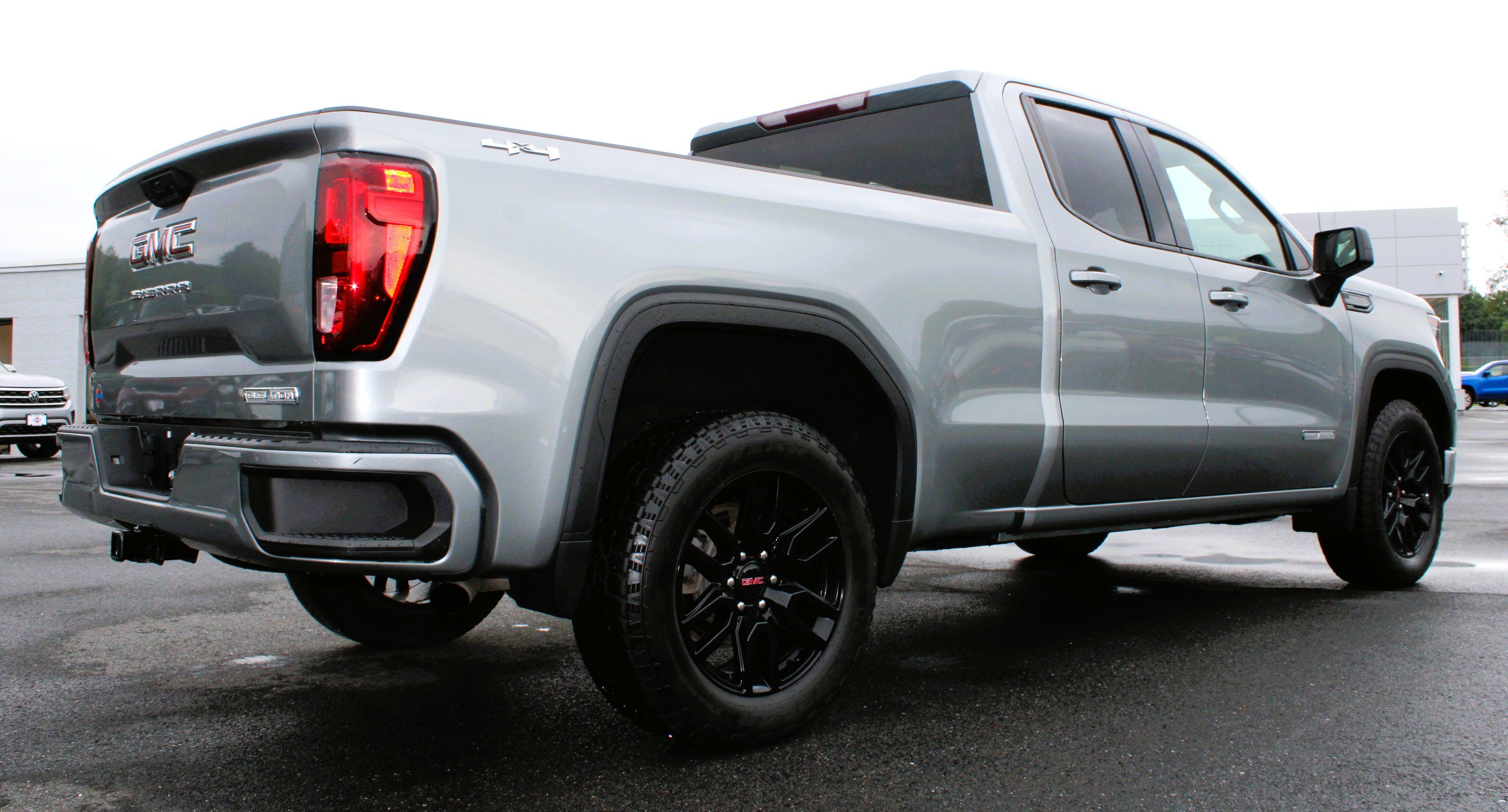 Used 2023 Sterling Metallic GMC Elevation image 7