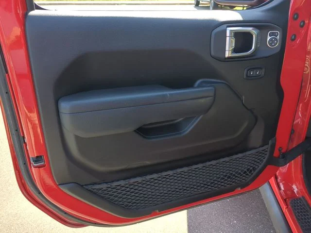 Used 2022 Red Jeep Sport S image 19