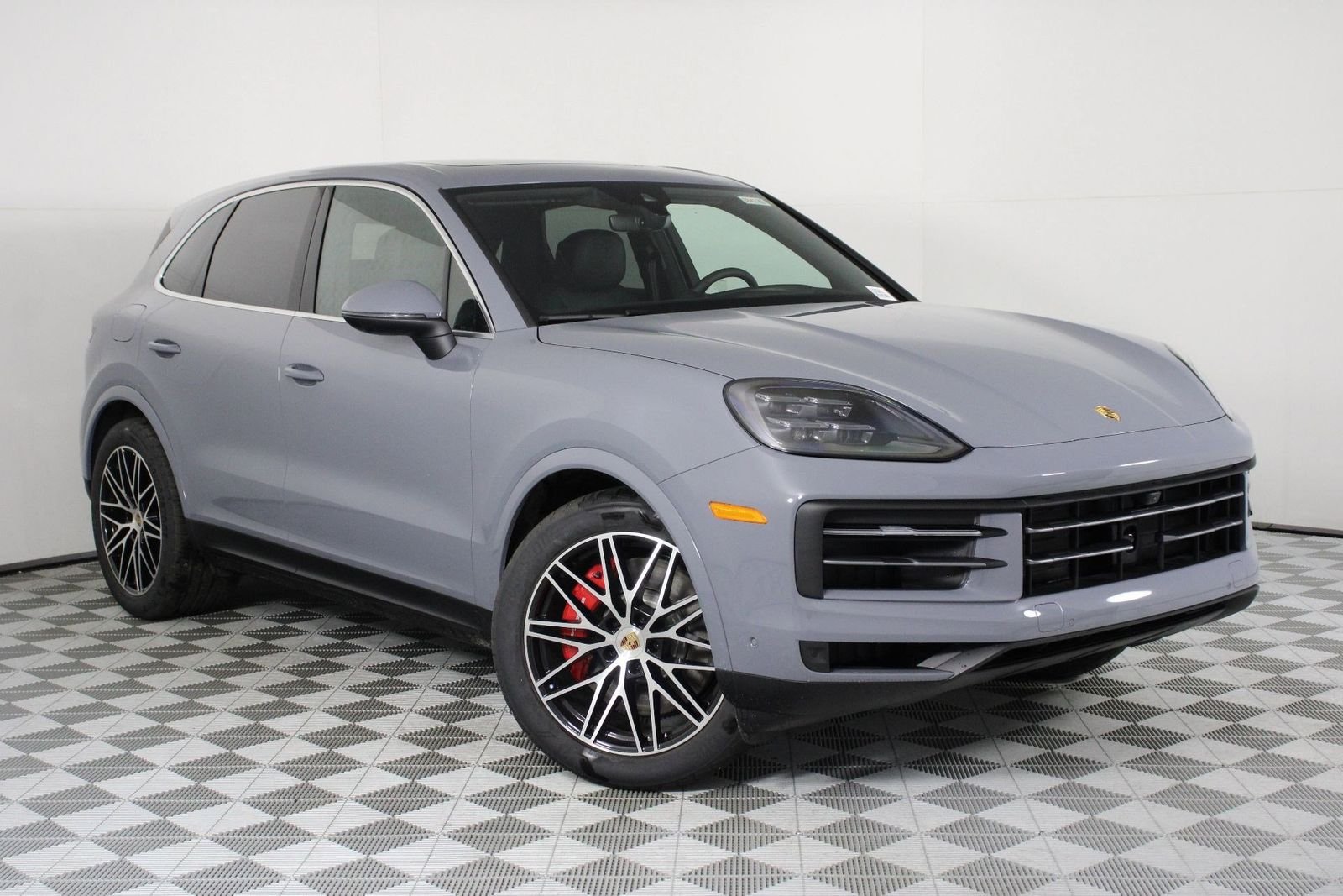 2026 Porsche Cayenne S - Photo 9