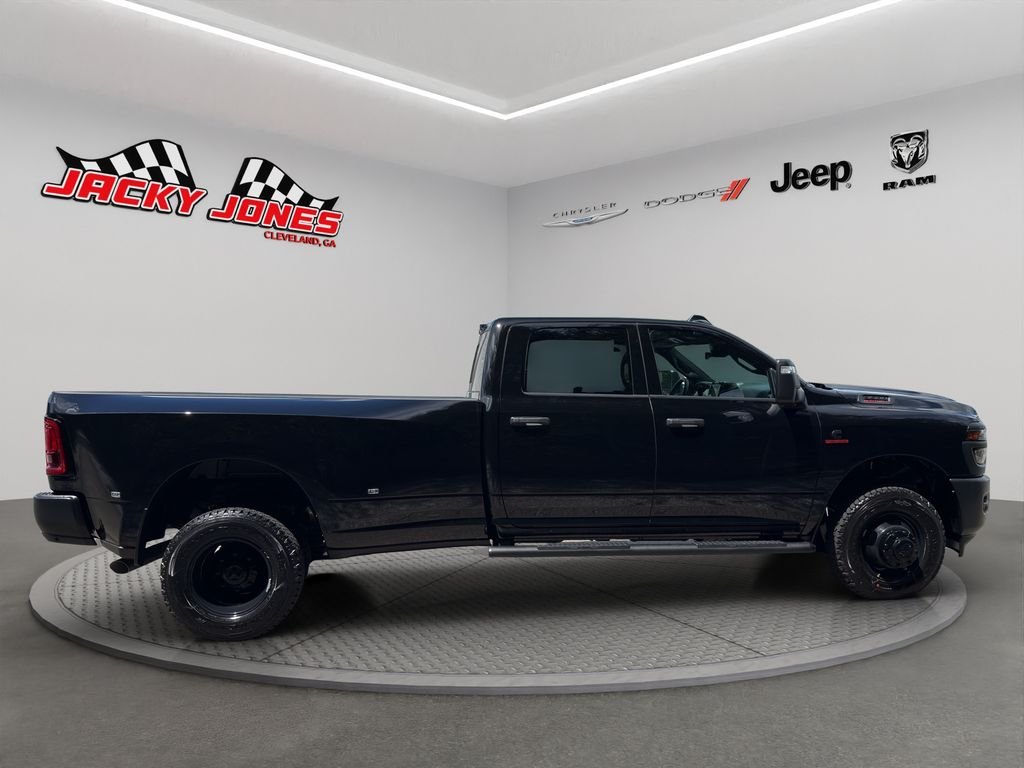 New 2026 Diamond Black Crystal Pearl-Coat Exterior Paint RAM Tradesman image 12