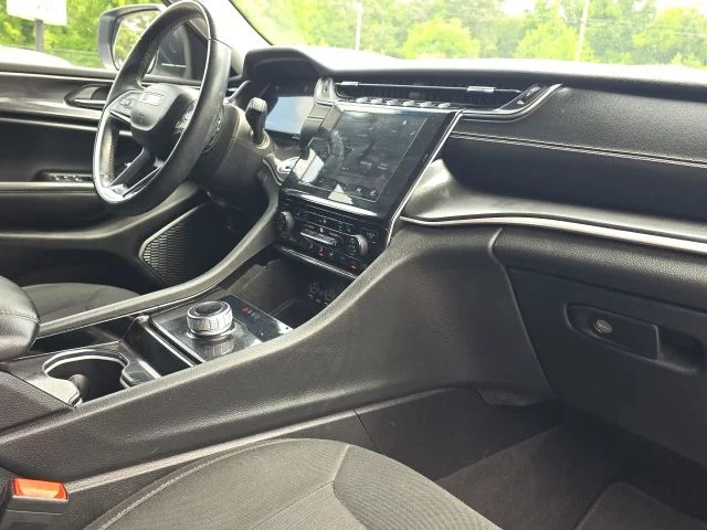 Used 2022 White Jeep Laredo image 23
