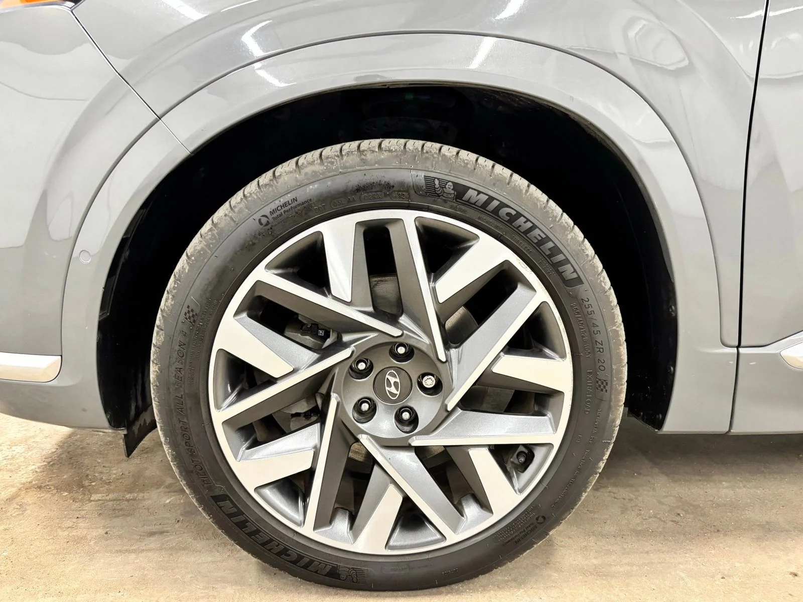 Used 2022 Gray Hyundai Calligraphy image 9