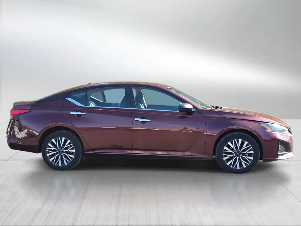 Used 2024 Garnet Pearl Metallic Nissan 2.5 SV image 6