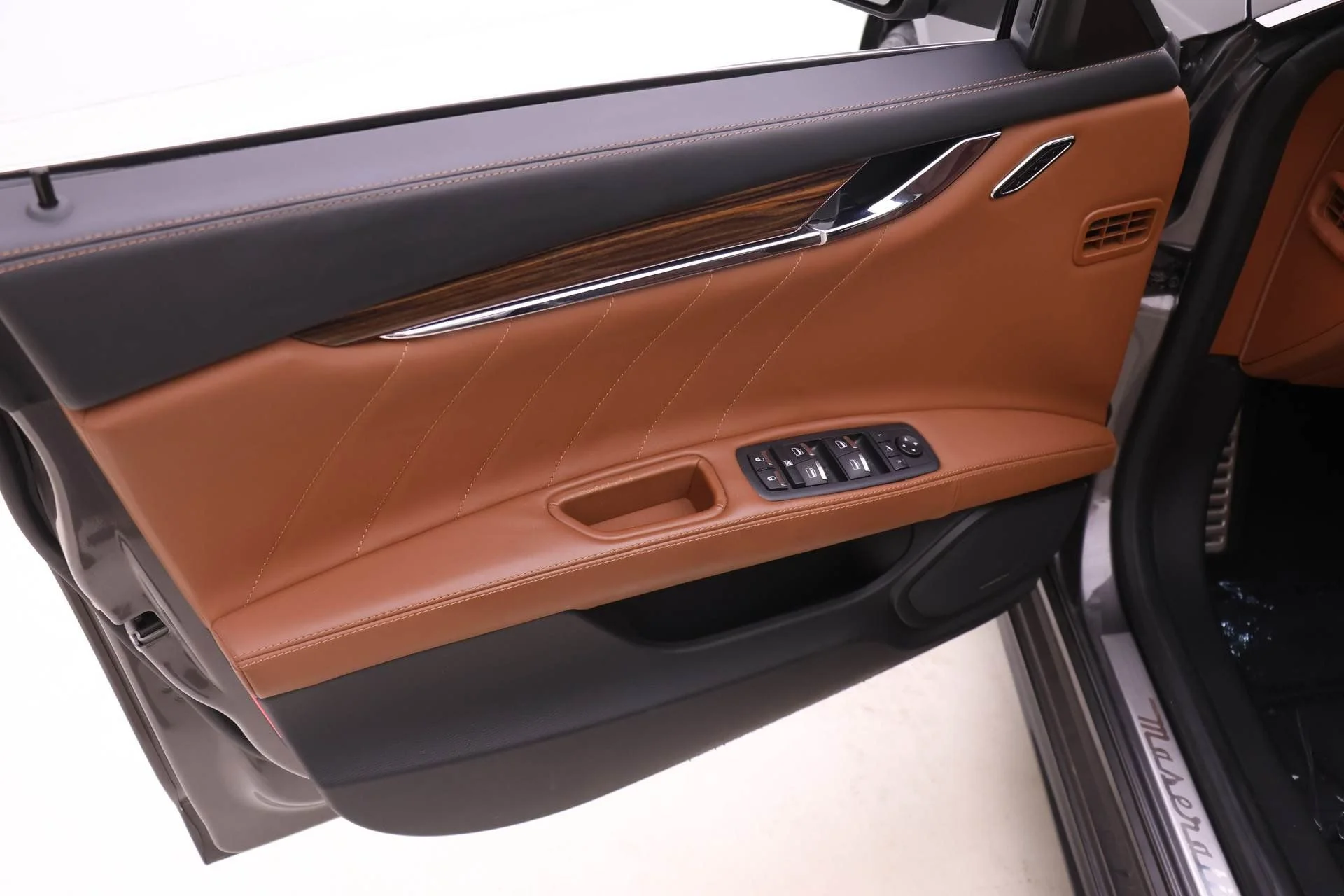 Used 2020 Silver Maserati S Q4 GranSport image 15