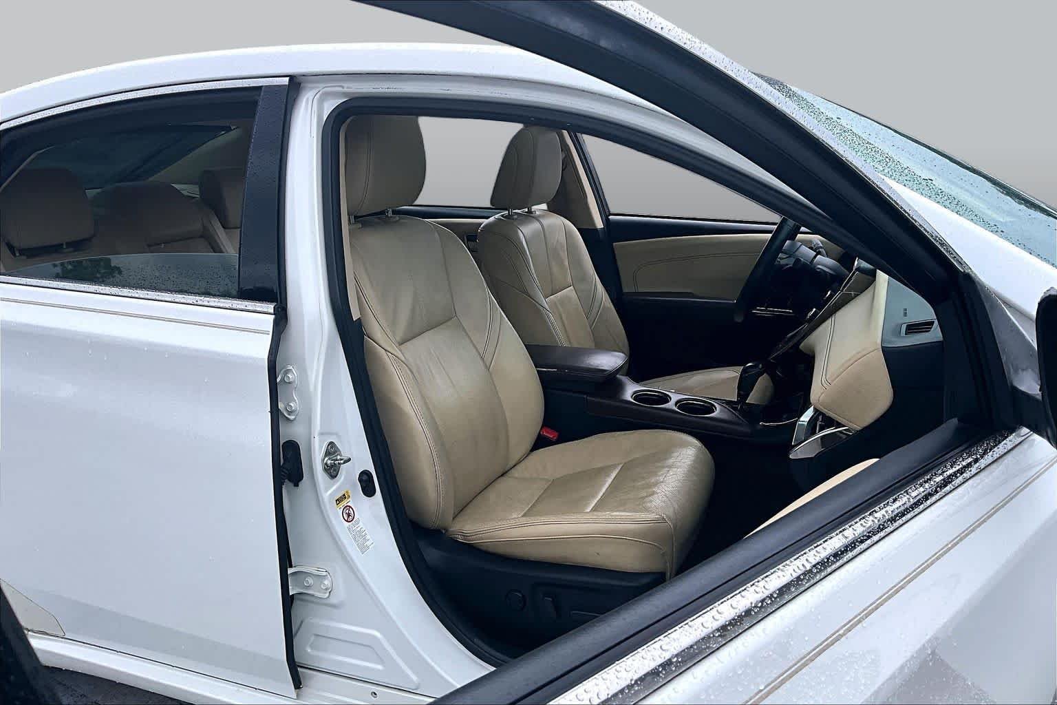 Used 2013 Blizzard Pearl Toyota Limited image 9