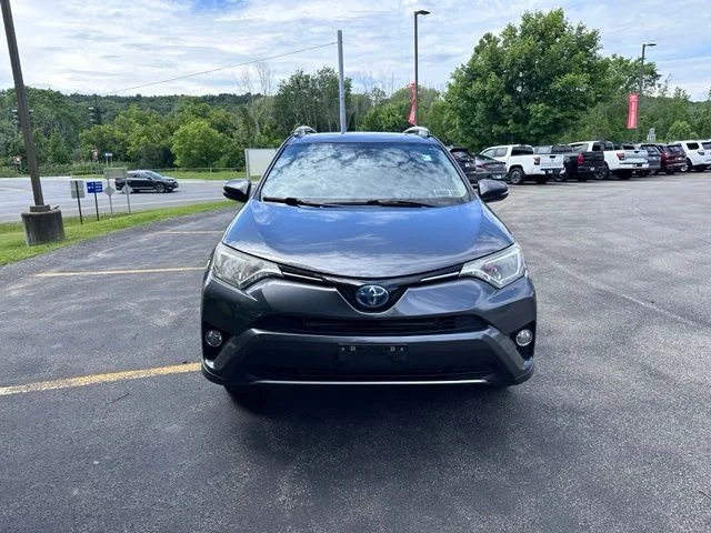 Used 2018 Gray Toyota XLE image 8