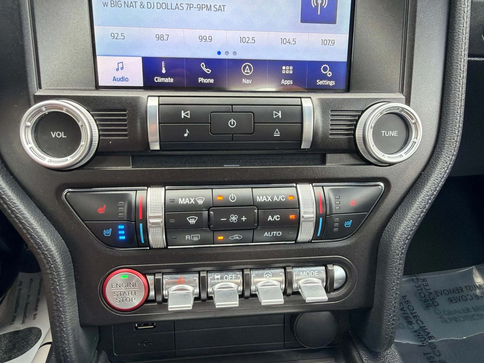 Used 2021  Ford GT Premium image 21