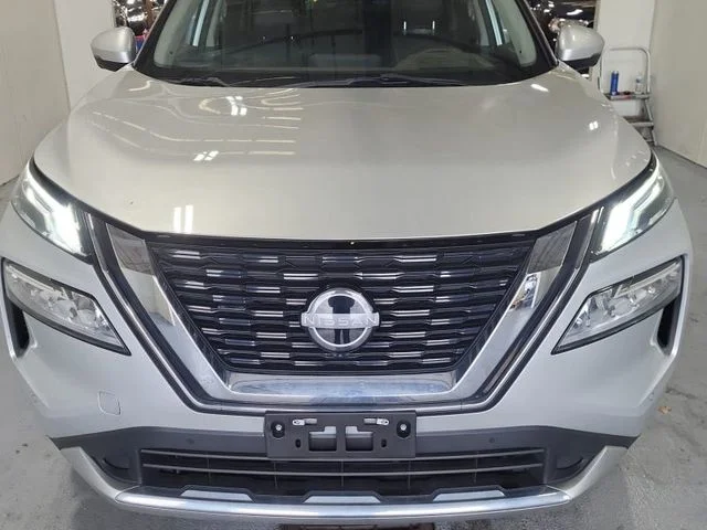 Used 2023 Brilliant Silver Metallic Nissan Platinum image 6