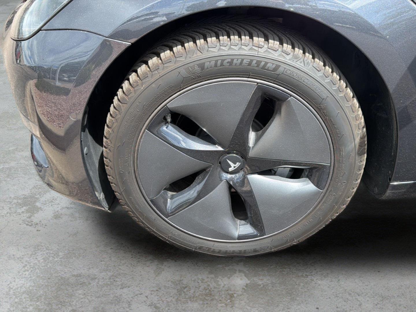 Used 2018  Tesla Long Range Battery image 9