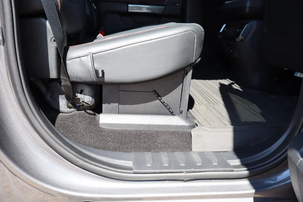 Used 2021 CARBONIZED GRAY Ford Lariat image 26