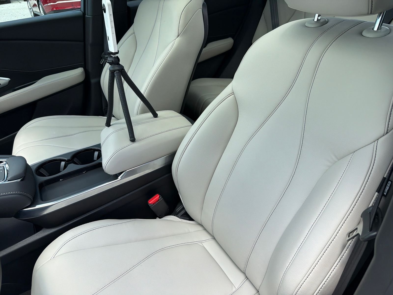 Used 2025 White Acura Base image 31