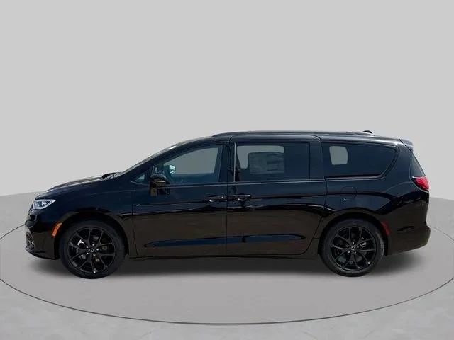 New 2026 Diamond Black Crystal Pearl-Coat Exterior Paint Chrysler Select image 7